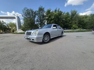 Mercedes-Benz E 230