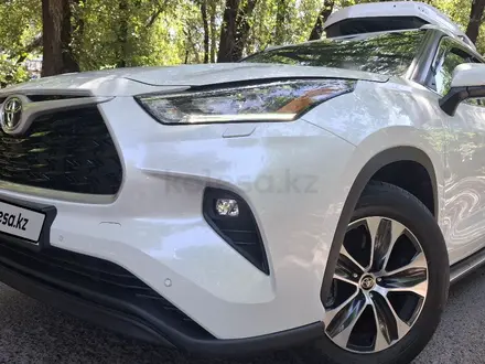 Toyota Highlander 2022 года за 27 900 000 тг. в Алматы – фото 22