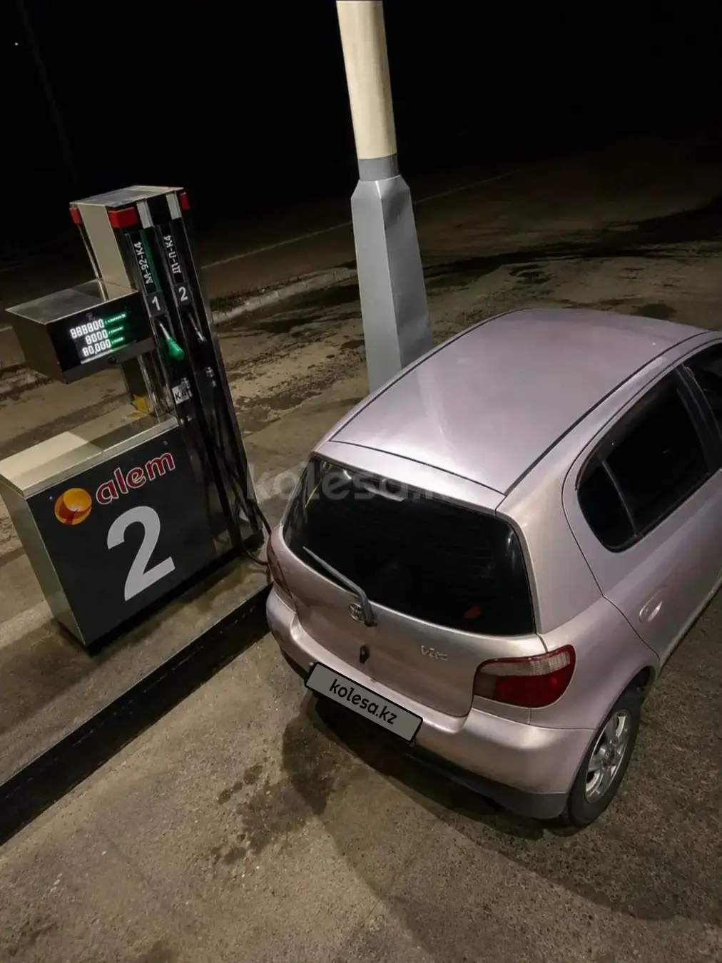 Тойота Vitz, 2000