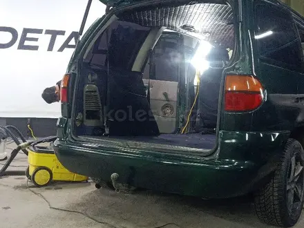 SEAT Alhambra 1998 года за 1 750 000 тг. в Уральск – фото 17