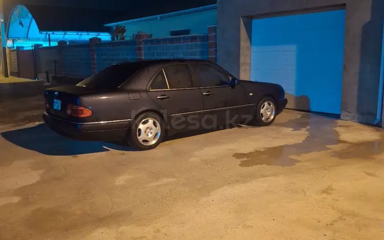 Mercedes-Benz E 320 1997 года за 3 800 000 тг. в Жанаозен