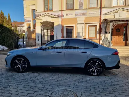 BMW 530 XDrive 2025 года за 34 300 000 тг. в Алматы – фото 4