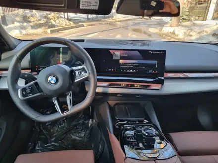 BMW 530 XDrive 2025 года за 34 300 000 тг. в Алматы – фото 9