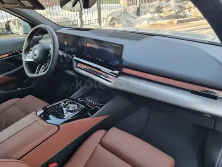 BMW 530 XDrive 2025 года за 34 300 000 тг. в Алматы – фото 10