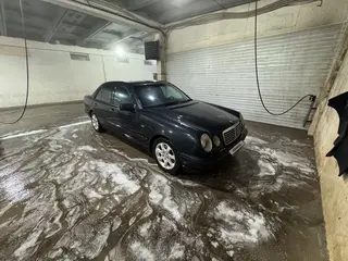 Mercedes-Benz E 320