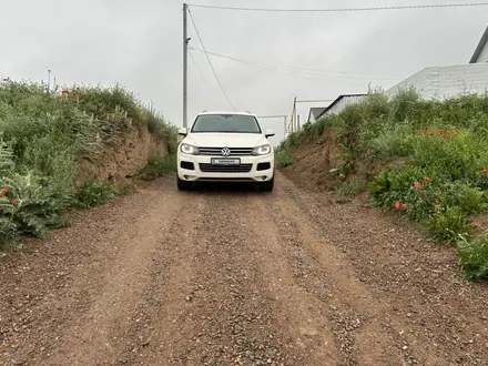 Volkswagen Touareg 2011 года за 11 000 000 тг. в Алматы – фото 12