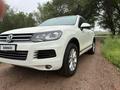 Volkswagen Touareg 2011 года за 11 000 000 тг. в Алматы – фото 2