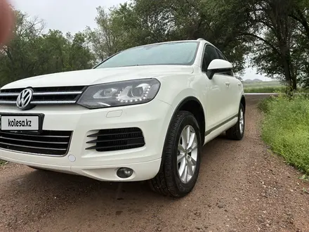 Volkswagen Touareg 2011 года за 11 000 000 тг. в Алматы – фото 2