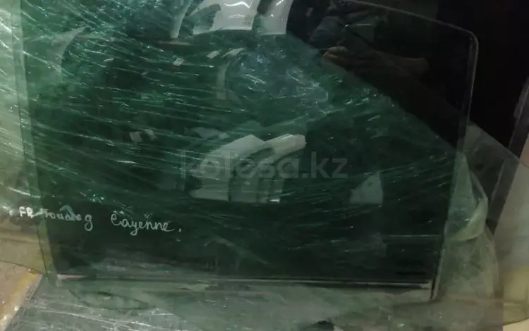 Стекло задней левой двери на Mercedes Benz w211 e-class за 10 000 тг. в Алматы