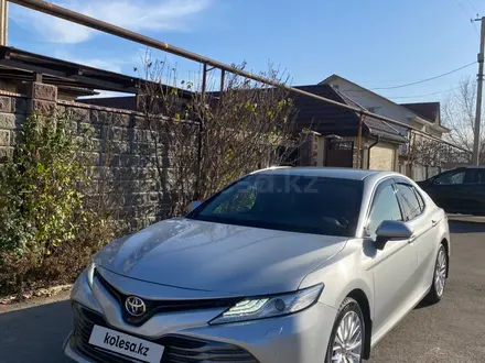 Toyota Camry 2018 года за 12 600 000 тг. в Алматы – фото 2