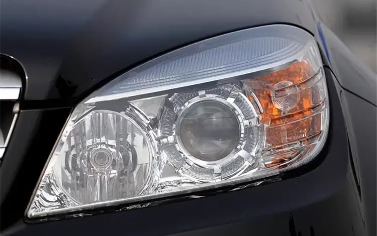 Mercedes Benz W204 рестайлинг С 250 Стекла фар Алматы Шымкент см. Описание за 18 000 тг. в Шымкент