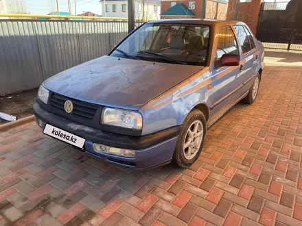 Volkswagen Vento 1993 года за 1 200 000 тг. в Актобе – фото 3