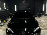 Toyota Camry 2018 года за 11 000 000 тг. в Уральск