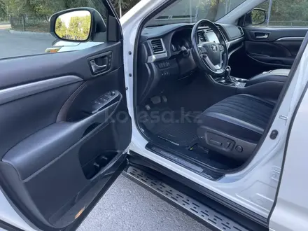 Toyota Highlander 2019 года за 22 900 000 тг. в Алматы – фото 22