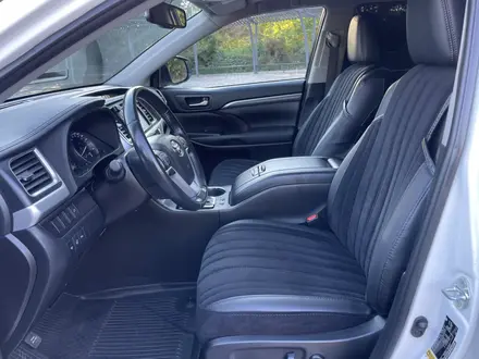 Toyota Highlander 2019 года за 22 900 000 тг. в Алматы – фото 23