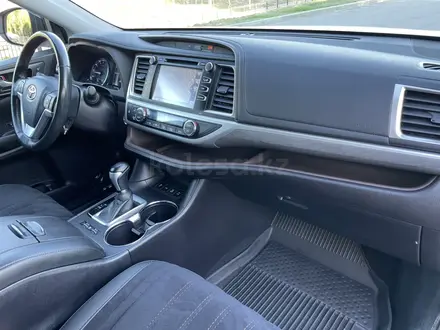 Toyota Highlander 2019 года за 22 900 000 тг. в Алматы – фото 34