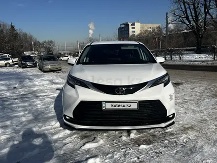 Toyota Sienna 2021 года за 23 000 000 тг. в Алматы – фото 2