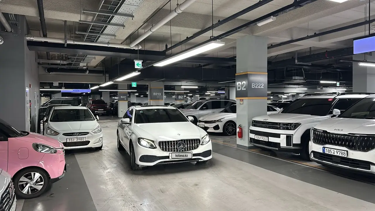 Mercedes-Benz E-Class, 2016