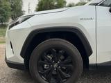 Toyota RAV4 Luxe+ 2024 года за 18 950 000 тг. в Атырау – фото 2