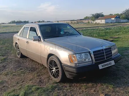 Mercedes-Benz E 230 1992 года за 1 500 000 тг. в Петропавловск – фото 5