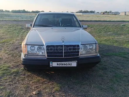 Mercedes-Benz E 230 1992 года за 1 500 000 тг. в Петропавловск – фото 6