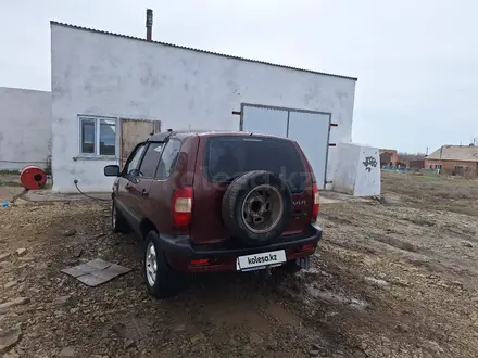 Chevrolet Niva 2004 года за 650 000 тг. в Караганда – фото 3