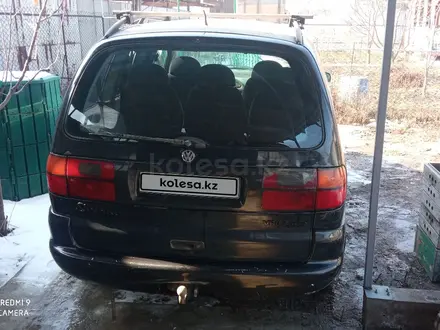 Volkswagen Sharan 1997 года за 2 300 000 тг. в Алматы – фото 4
