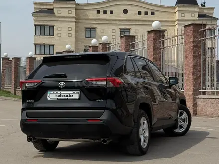 Toyota RAV4 2019 года за 12 500 000 тг. в Алматы – фото 14
