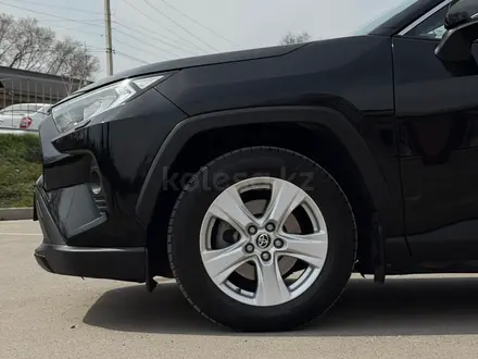 Toyota RAV4 2019 года за 12 500 000 тг. в Алматы – фото 18