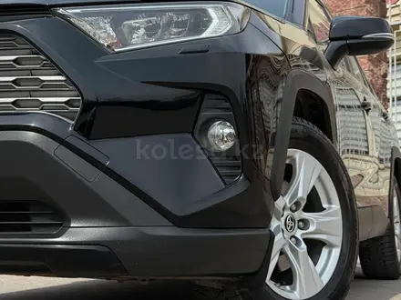Toyota RAV4 2019 года за 12 500 000 тг. в Алматы – фото 17