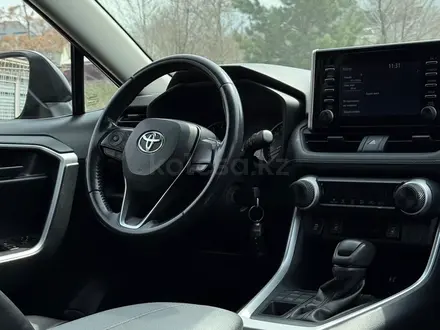 Toyota RAV4 2019 года за 12 500 000 тг. в Алматы – фото 16