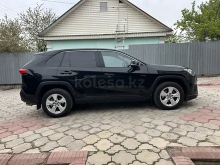 Toyota RAV4 2019 года за 12 500 000 тг. в Алматы – фото 8