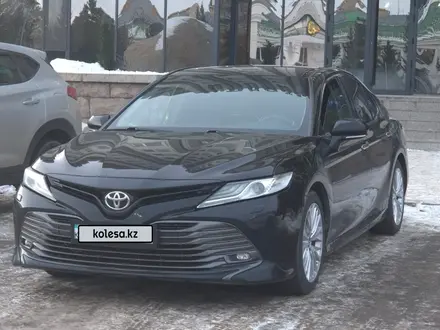 Toyota Camry 2018 года за 13 300 000 тг. в Астана