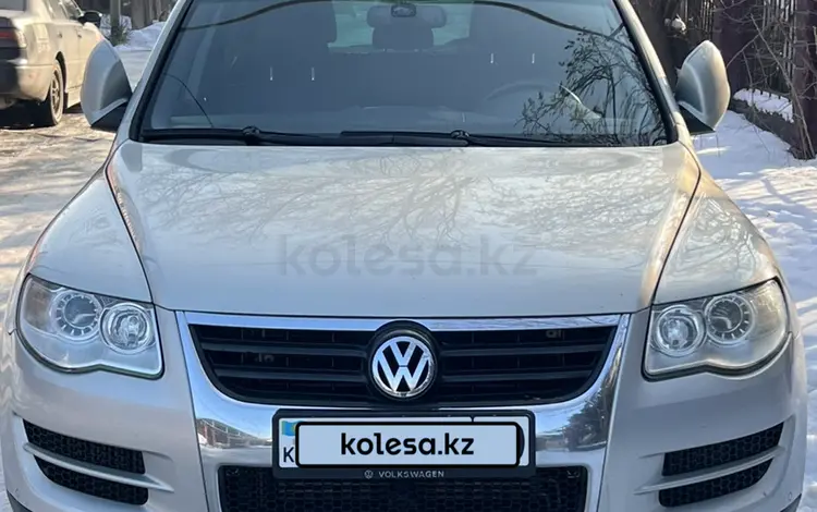 Volkswagen Touareg 2007 годаүшін8 500 000 тг. в Алматы