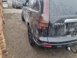 Honda CR-V 2009 года за 150 000 тг. в Караганда – фото 2