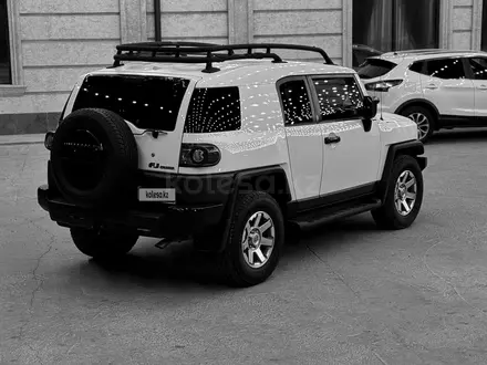 Toyota FJ Cruiser 2013 года за 16 000 000 тг. в Атырау – фото 3