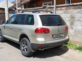 Volkswagen Touareg 2005 года за 3 900 000 тг. в Алматы – фото 2