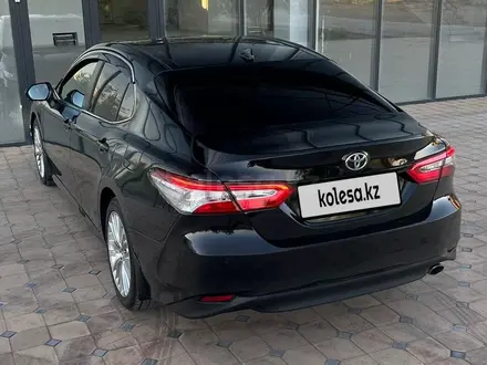 Toyota Camry 2018 года за 13 390 000 тг. в Шымкент – фото 15