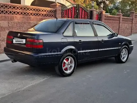 Volkswagen Passat 1995 года за 1 800 000 тг. в Алматы – фото 6