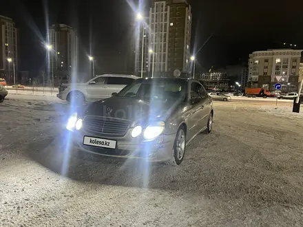 Mercedes-Benz E 320 2003 года за 5 000 000 тг. в Астана – фото 4