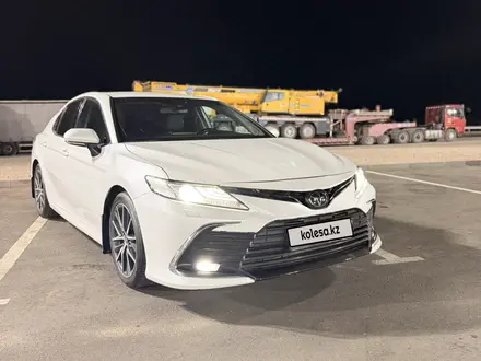 Toyota Camry 2021 года за 14 500 000 тг. в Шымкент – фото 2