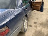 Mercedes-Benz E 200 1990 годаүшін1 300 000 тг. в Щучинск – фото 5