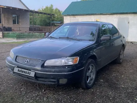 Toyota Camry 1999 года за 1 900 000 тг. в Актобе – фото 5