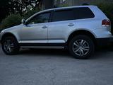 Volkswagen Touareg 2003 годаfor5 650 000 тг. в Алматы – фото 2