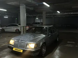 Mercedes-Benz E 230