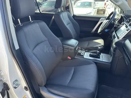 Toyota Land Cruiser Prado 2018 года за 21 480 000 тг. в Актобе – фото 14
