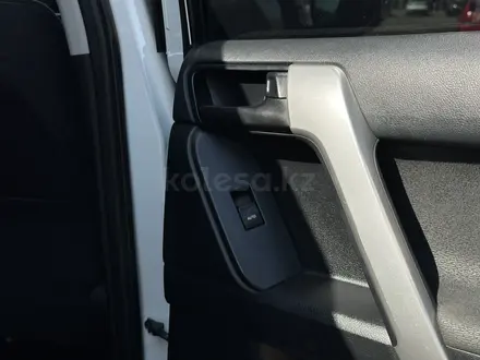 Toyota Land Cruiser Prado 2018 года за 21 480 000 тг. в Актобе – фото 19