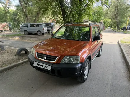 Honda CR-V 1998 года за 3 700 000 тг. в Алматы – фото 2