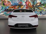 Hyundai Elantra 2019 годаfor8 890 000 тг. в Алматы – фото 5