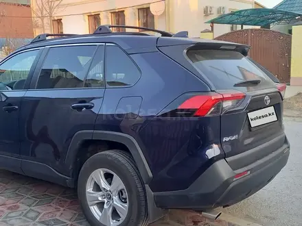 Toyota RAV4 2021 года за 16 800 000 тг. в Атырау – фото 3